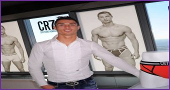 Ladies, Meet The New Underwear God, Cristiano Ronaldo!!
